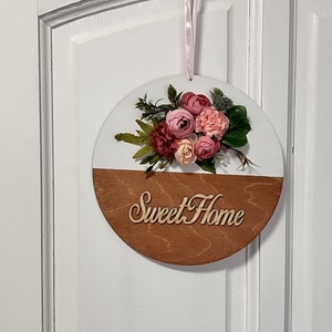 Ajtódísz virágokkal Sweet Home felirattal - Ajtókopogtató - otthon & életmód - dekoráció - ajtó- és ablak dekoráció - ajtódísz & kopogtató - Meska.hu