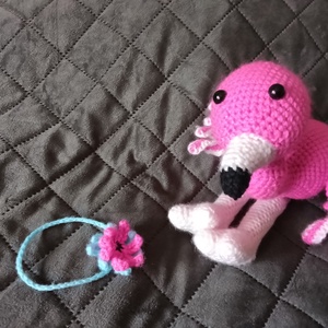 Kézzel horgolt amigurumi flamingó-puha plüssjáték színes fejdísszel - játék & sport - plüssállat & játékfigura - más figura - Meska.hu