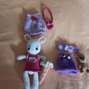 Öltöztethető amigurumi nyuszika luxus ruhatárral és minipajtival-kézzel horgolt,20cm - játék & sport - plüssállat & játékfigura - nyuszi - Meska.hu