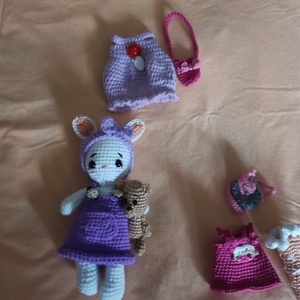Öltöztethető amigurumi nyuszika luxus ruhatárral és minipajtival-kézzel horgolt,20cm - játék & sport - plüssállat & játékfigura - nyuszi - Meska.hu