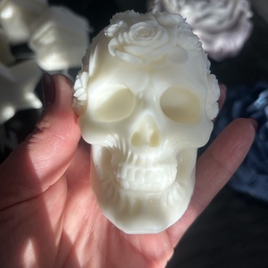 Rózsás koponya  - kellékek & szerszámok - dekorációs kellékek - dekorációs gyertya - Meska.hu Rózsás koponya  - kellékek & szerszámok - dekorációs kellékek - dekorációs gyertya - Meska.hu