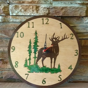 Szarvas motívummal díszített kézműves falióra - Meska.hu