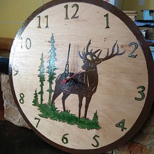 Szarvas motívummal díszített kézműves falióra - otthon & életmód - dekoráció - fali és függő dekoráció - falióra & óra - Meska.hu