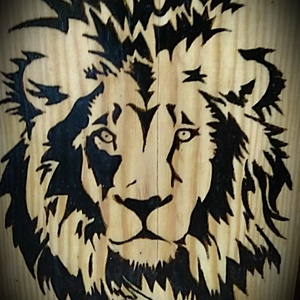 Oroszlán motívummal díszített kézműves falióra. - otthon & életmód - dekoráció - fali és függő dekoráció - falióra & óra - Meska.hu