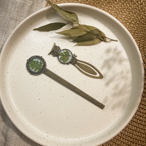 Levelekkel díszített műgyanta könyvjelzők - könyv & zene - könyvjelző - Meska.hu