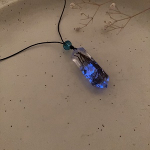 Fluoreszkáló műgyanta medál  - ékszer - nyaklánc - medálos nyaklánc - Meska.hu