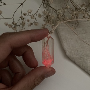 Fluoreszkáló műgyanta medál - ékszer - nyaklánc - medálos nyaklánc - Meska.hu
