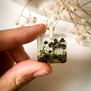 Medálos nyaklánc - Zsinóros műgyanta nyaklánc az erdő ihletéséből , Ékszer, Nyaklánc, Medálos nyaklánc, Ékszerkészítés, Mindenmás, MESKA