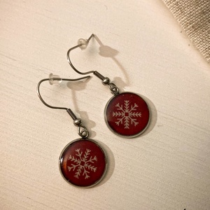 Lógó fülbevaló - Műgyanta fülbevaló hópehely mintával - ékszer - fülbevaló - lógós kerek fülbevaló - Meska.hu