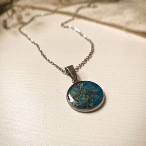 Medálos nyaklánc - Műgyanta medál kék mintával - ékszer - nyaklánc - medálos nyaklánc - Meska.hu