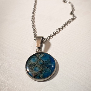 Medálos nyaklánc - Műgyanta medál kék mintával, Ékszer, Nyaklánc, Medálos nyaklánc, Ékszerkészítés, Mindenmás, MESKA
