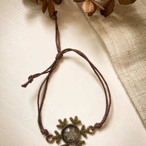 Zsinóros karkötő - Hópehely mintával dÍszÍtve - ékszer - karkötő - karkötő medállal - Meska.hu