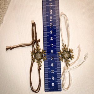 Zsinóros karkötő - Hópehely mintával dÍszÍtve - ékszer - karkötő - karkötő medállal - Meska.hu