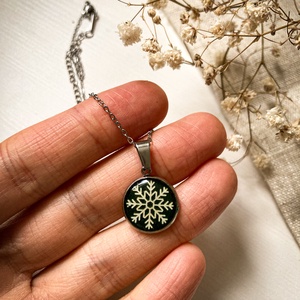 Medálos nyaklánc - Hópehely mintás műgyanta medál, Ékszer, Nyaklánc, Medálos nyaklánc, Ékszerkészítés, Mindenmás, MESKA