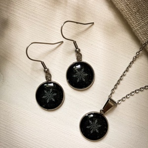 Medálos nyaklánc fülbevalóval - Hópelyhes ékszerszett - Meska.hu