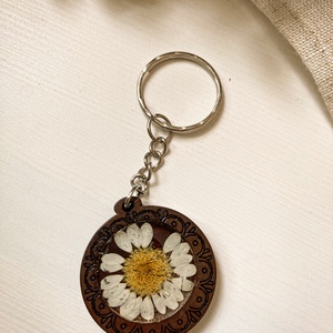 Kulcstartó - Virággal díszített kerek fa kulcstartó - táska & tok - kulcstartó & táskadísz - kulcstartó - Meska.hu