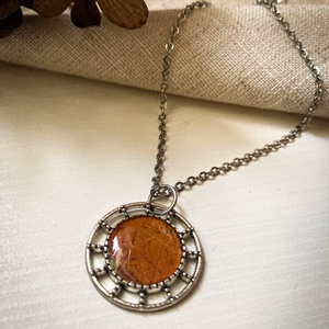 Medálos nyaklánc - Levéllel díszített műgyanta medál, Ékszer, Nyaklánc, Medálos nyaklánc, Ékszerkészítés, Mindenmás, MESKA