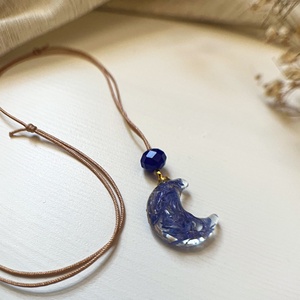 Medálos nyaklánc - Hold alakú műgyanta medál, Ékszer, Nyaklánc, Medálos nyaklánc, Ékszerkészítés, Mindenmás, MESKA