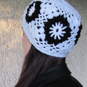 Fehér-fekete horgolt patchwork sapka - Meska.hu