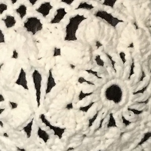 Horgolt virágmintás patchwork sapka, krémszínű -  - Meska.hu