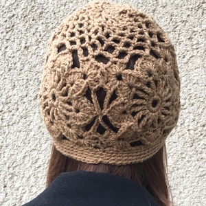 Horgolt sapka patchwork négyzetekből mogyorószínben -  - Meska.hu