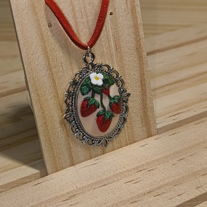 Epres süthetőgyurma medál, nyaklánc - ékszer - nyaklánc - medálos nyaklánc - Meska.hu