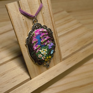 Virágoskert nagy medál süthetőgyurmából, Ékszer, Nyaklánc, Medálos nyaklánc, Gyurma, MESKA