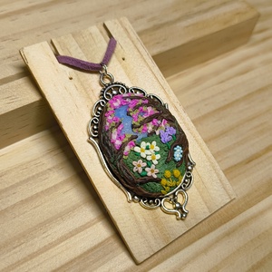 Virágoskert nagy medál süthetőgyurmából - ékszer - nyaklánc - medálos nyaklánc - Meska.hu