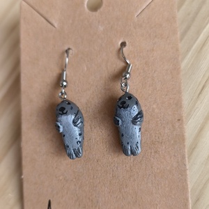 Fókás fülbevaló, süthetőgyurmából és kézzel festve, Ékszer, Fülbevaló, Lógós kerek fülbevaló, , MESKA