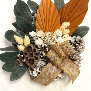 Sírdísz toboz alapon, szárazvirágokkal, termésekkel, szalaggal díszítve - Meska.hu