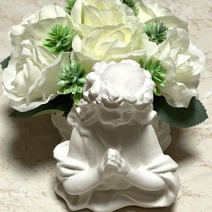 Hófehér angyalkás kicsi sírdísz selyem rózsákkal díszítve - otthon & életmód - vallás - temetkezési tárgy - sírdísz, kegyeleti dísz - Meska.hu