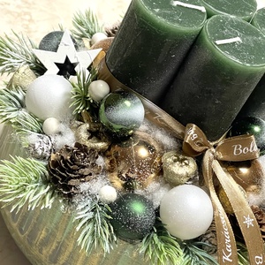 Adventi asztaldísz fém rusztikus, elegáns kaspóban, zöld-arany-fehér színekben - karácsony - adventi díszek - adventi asztaldísz - Meska.hu