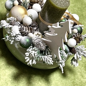 Karácsonyi asztaldísz, kerámia tál-kaspóban, elegáns zöld-arany-fehér díszítéssel - karácsony - karácsonyi lakásdekoráció - ünnepi asztaldekoráció - Meska.hu