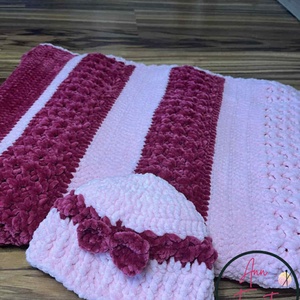 Málnás habcsók babaváró szett. Ajándékozz melegséget, kézzel  készült babatakaró szett, Játék & Sport, Babalátogató ajándékcsomag, Horgolás, MESKA