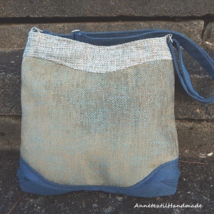 Nefelejcsek hímzett CrossBodyBag - kézműves válltáska - táska & tok - kézitáska & válltáska - vállon átvethető táska - Meska.hu