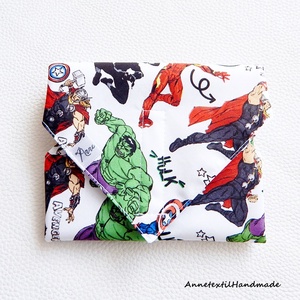 Újraszalvéta fehér alapon Marvel mintás, prémium, vízhatlan csomagoló - otthon & életmód - konyhafelszerelés, tálalás - konyhai textil - szalvéta - Meska.hu