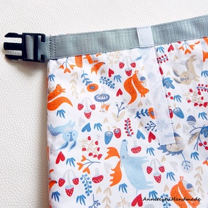 Uzsonnás táska erdei mintás, csatos, vízhatlan béléssel - Tuck-Bag - táska & tok - uzsonna- & ebéd tartó - ebéd tasak, doboz - Meska.hu