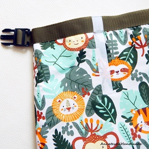 Uzsonnás táska dzsungel mintás, csatos, vízhatlan béléssel - Tuck-Bag - táska & tok - uzsonna- & ebéd tartó - ebéd tasak, doboz - Meska.hu