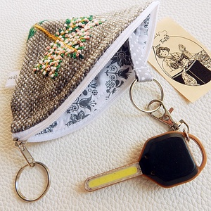 Virágzó japán cseresznyefa - Anne - kézzel hímzett körcikk kulcstartó - táska & tok - kulcstartó & táskadísz - kulcstartó - Meska.hu