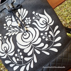 Matyó Madaras 2in1 Hátizsák és Válltáska - fekete - fehér - Upcycled , Táska & Tok, Hátizsák, Hátizsák, Varrás, Patchwork, foltvarrás, MESKA