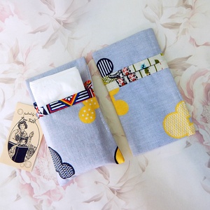 Pamutvászon textil zsebkendőtartó 2 db-os szettben sárga pöttyös Mickey egér mintás ajándék  - Meska.hu