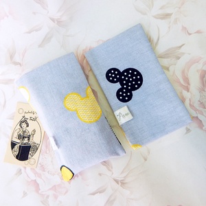 Pamutvászon textil zsebkendőtartó 2 db-os szettben sárga pöttyös Mickey egér mintás ajándék  - táska & tok - pénztárca & más tok - zsebkendőtartó tok - Meska.hu