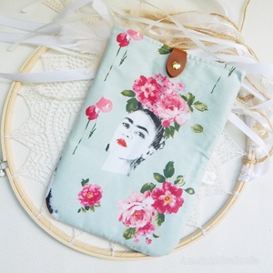  Puha tablettok és ebook tok mentazöld Frida Khalo mintás táska tok tablethez eBookhoz, Táska & Tok, Ebook & Tablet tok, Varrás, Bőrművesség, MESKA