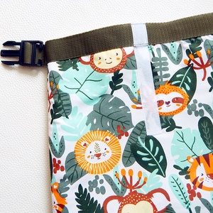 Ételhordó uzsonnás táska Rolltop lunch bag tépőzáras csatos záródással dzsungel mintával - táska & tok - uzsonna- & ebéd tartó - ebéd tasak, doboz - Meska.hu