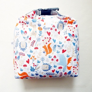 Ételhordó uzsonnás táska rolltop lunch bag tépőzáras csatos záródással erdei állatos mintával - Meska.hu
