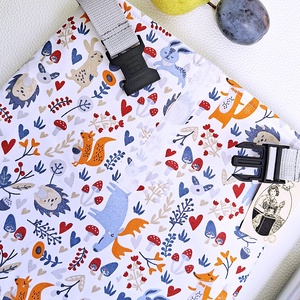 Ebédtáska és uzsonnás kistáska - Csatos rolltop lunch bag - Tépőzáras szabályozható ételhordó erdei rókás gombás - táska & tok - uzsonna- & ebéd tartó - ebéd tasak, doboz - Meska.hu