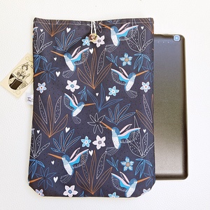 Könyvtok kolibri - Nagyméretű vízhatlan prémium könyvvédő tok vastagabb regényekhez és tabletekhez, Táska & Tok, Ebook & Tablet tok, Patchwork, foltvarrás, Varrás, MESKA