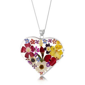 Ezüst szív nyaklánc valódi virágokkal, köztük rózsa, százszorszép, nefelejcs a természet szerelmeseinek - ékszer - nyaklánc - medálos nyaklánc - Meska.hu