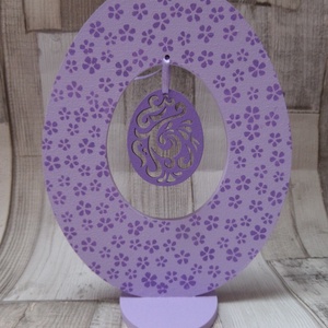 Húsvéti álló dekoráció tojás hímes tojással a közepén  orgonalila színben virág mintával díszítve - otthon & életmód - dekoráció - asztal és polc dekoráció - asztaldísz - Meska.hu