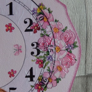 Kislány virágcsokorral és virágokkal falióra gyerekszobába - otthon & életmód - dekoráció - fali és függő dekoráció - falióra & óra - Meska.hu